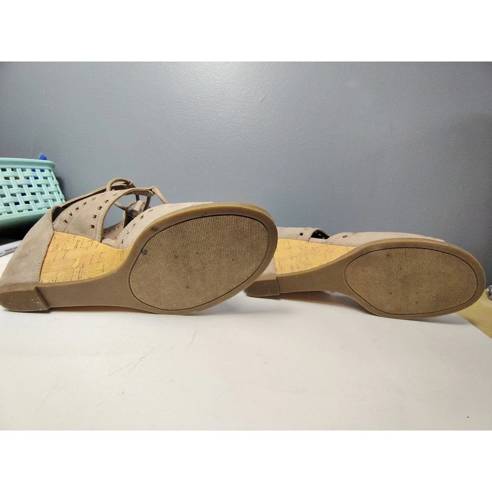 Madden Girl‎ RALLY Taupe Faux Suede Lace Up Cork Wedge Sandals Women 7.5 M